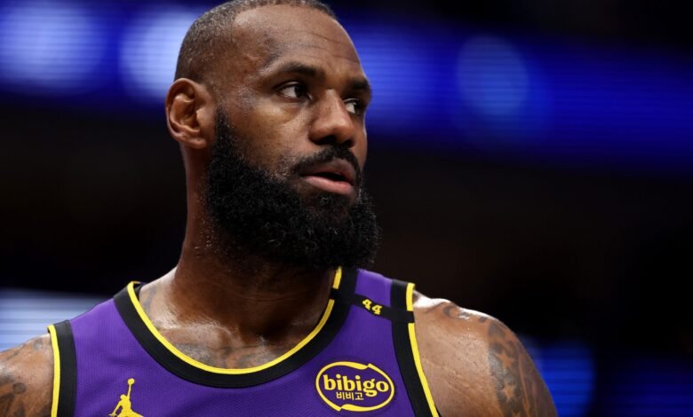 LeBron James se está dando la vuelta en el nuevo video de práctica LeBron James se está dando la vuelta en el nuevo video de práctica