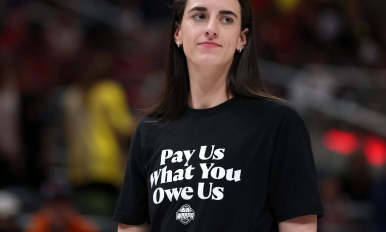 La tarjeta de novato de la WNBA de Caitlin Clark se vendió por un récord de $ 660,000 en una subasta: es más de lo que ganará del trabajo en cuatro años