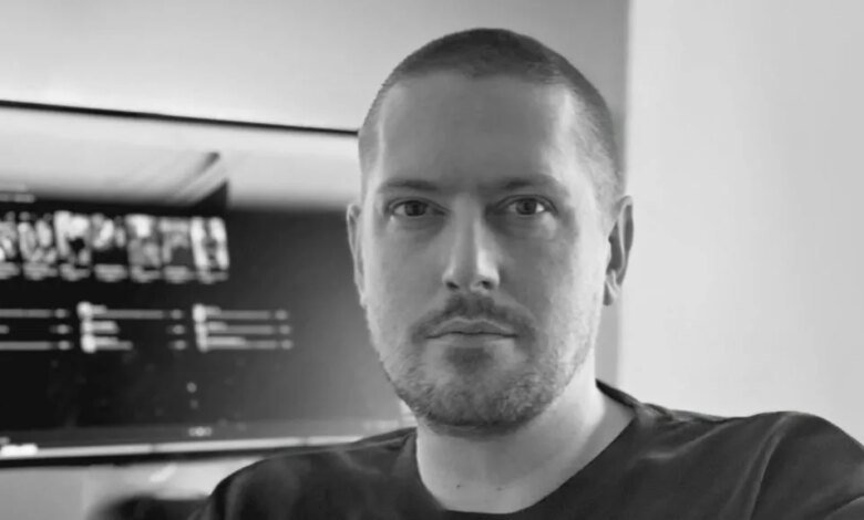 El diseñador de música de Suno AI Emoliver firmó los Medios de Holoud El diseñador de música de Suno AI Emoliver firmó los Medios de Holoud