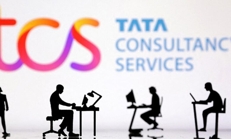 Anuncio de terminación: las acusaciones de renuncia que se ven obligadas a hacer TCS a los ojos de la tormenta. Anuncio de terminación: las acusaciones de renuncia que se ven obligadas a hacer TCS a los ojos de la tormenta.