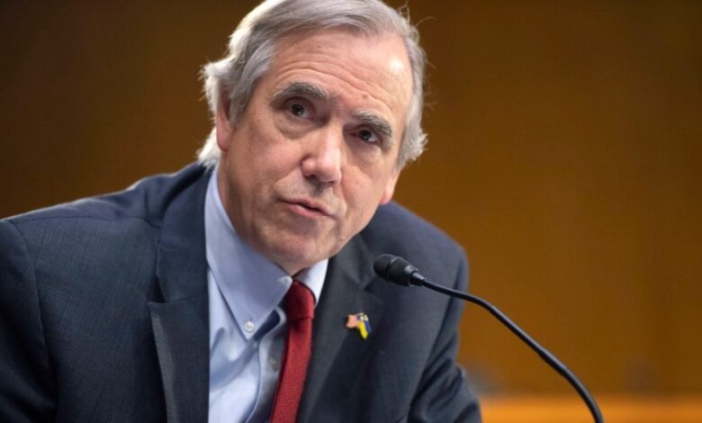 El senador de Oregon, Jeff Merkley, anuncia una oferta de reelección en 2026 El senador de Oregon, Jeff Merkley, anuncia una oferta de reelección en 2026