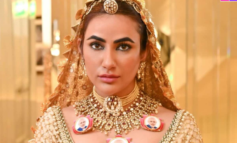 La actriz Ruchi Gujzer ha golpeado al productor con sandalias en la proyección de la película, quejándose de hacer trampa