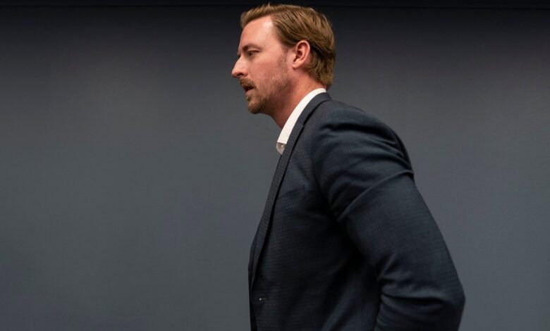 El jefe de las escuelas de Oklahoma -Walters niega la responsabilidad de las fotos explícitas en la televisión de la oficina El jefe de las escuelas de Oklahoma -Walters niega la responsabilidad de las fotos explícitas en la televisión de la oficina