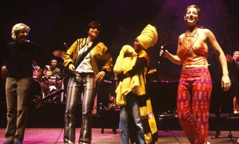 Sara McLank, Sherill Crow, Ericah Badu Sara McLank, Sherill Crow, Ericah Badu