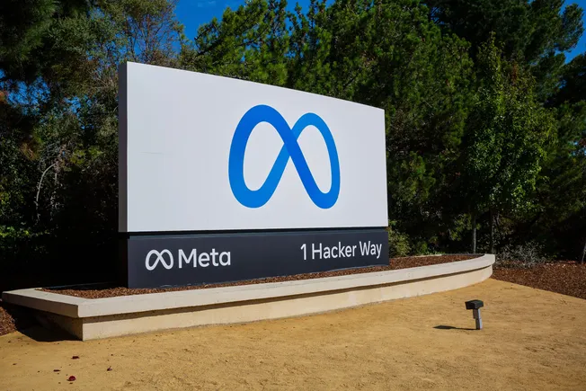 Meta para alimentar el Centro de datos de Texas con una planta de energía solar de 600 megavatios. Meta para alimentar el Centro de datos de Texas con una planta de energía solar de 600 megavatios.