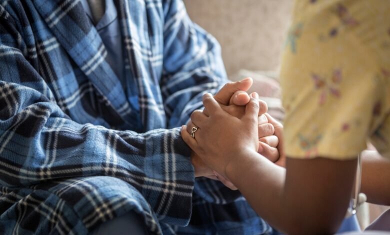 El número de administradores familiares está aumentando. El nuevo informe de AARP muestra.