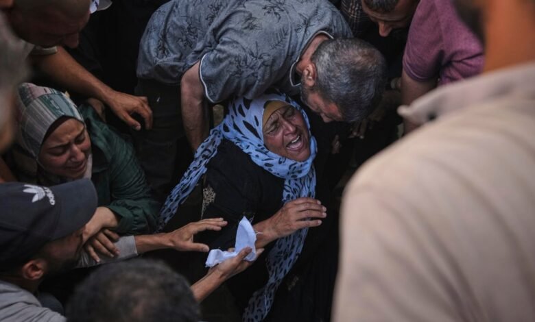 2 trabajadores que ayudan a los estadounidenses resultaron heridos en el lugar de distribución de alimentos en Gaza; Los palestinos murieron en medio de ataques aéreos e intentaron encontrar comida. 2 trabajadores que ayudan a los estadounidenses resultaron heridos en el lugar de distribución de alimentos en Gaza; Los palestinos murieron en medio de ataques aéreos e intentaron encontrar comida.