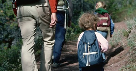 Bolsas traseras con niños: consejos para un viaje agradable, exitoso y gratificante