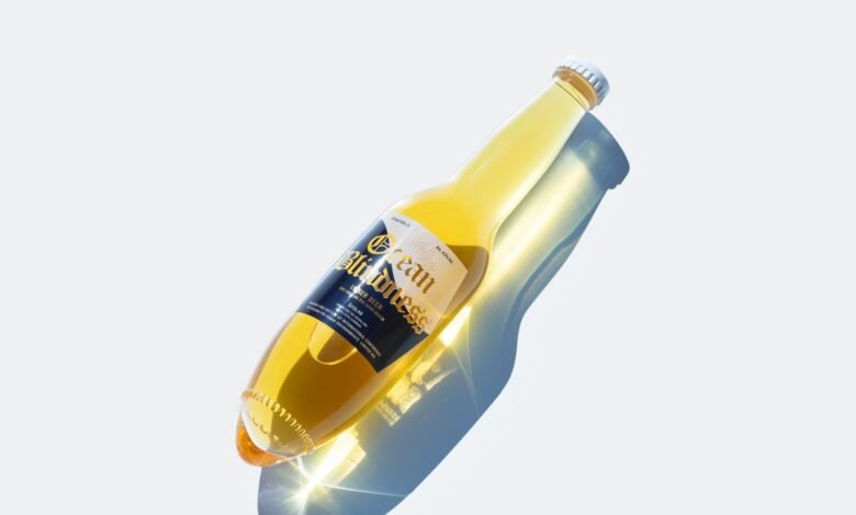 Botellas de cerveza, tapones, nalgas, internet gay