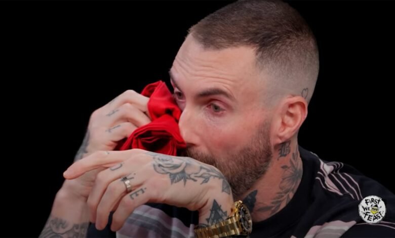 Los ‘calientes’ de Adam Levine comienzan fuertes, se descarrilan duro Los ‘calientes’ de Adam Levine comienzan fuertes, se descarrilan duro