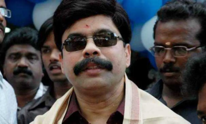 El actor tamil Srinivasan fue arrestado por un escándalo de préstamo de Tk 1 crore El actor tamil Srinivasan fue arrestado por un escándalo de préstamo de Tk 1 crore