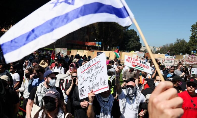 Bajo la presión de Trump, UC prohíbe a los gobiernos estudiantiles de boicots anti-Israel