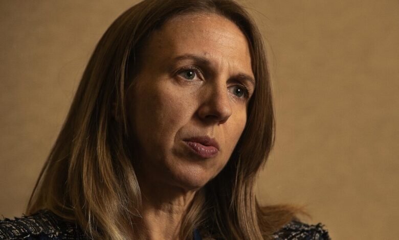 Los recortes federales dejan la crisis del Sistema de Salud del Condado de Los Ángeles Los recortes federales dejan la crisis del Sistema de Salud del Condado de Los Ángeles