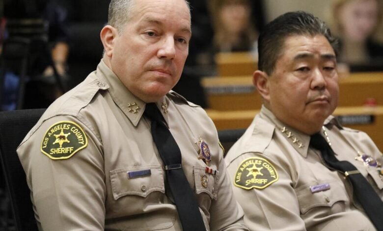 El ex sheriff Alex Villanueva se registra para la carrera del sheriff de 2026