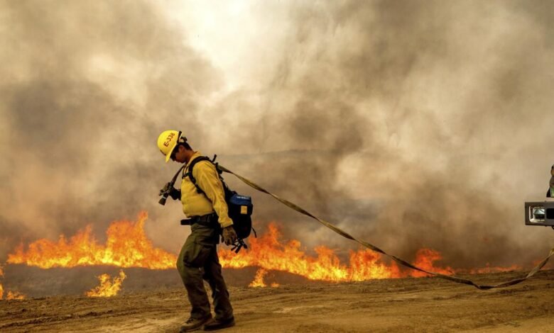 Los recortes del servicio meteorológico están dañando la agricultura, empeorando el peligro de incendios forestales, dicen los senadores de California