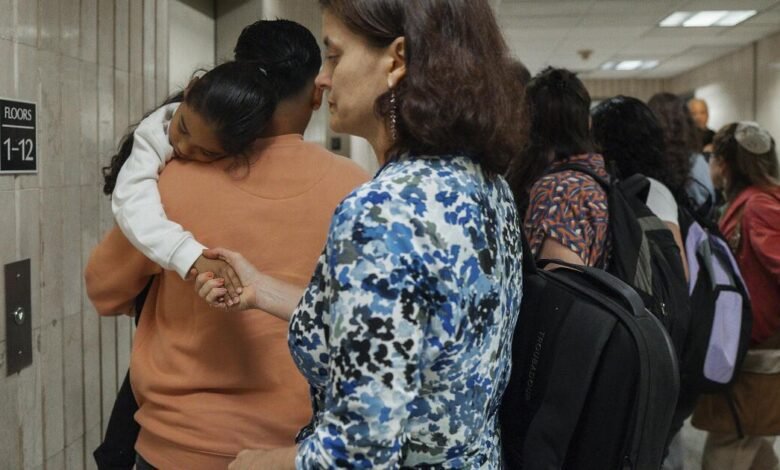 La administración de Trump reduce la asistencia legal para los inmigrantes, aumenta el impulso de deportación La administración de Trump reduce la asistencia legal para los inmigrantes, aumenta el impulso de deportación