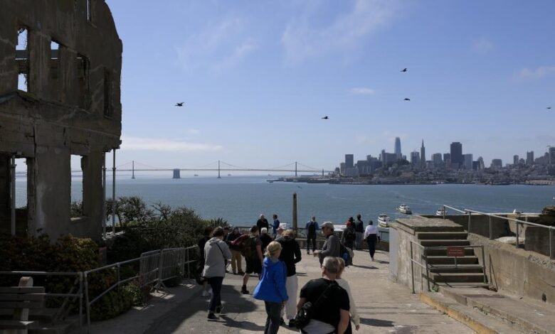 La preparación de los federales para la reapertura de la prisión de Alcatraz. Los críticos lo llaman la ‘iniciativa más estúpida hasta ahora’ La preparación de los federales para la reapertura de la prisión de Alcatraz. Los críticos lo llaman la ‘iniciativa más estúpida hasta ahora’