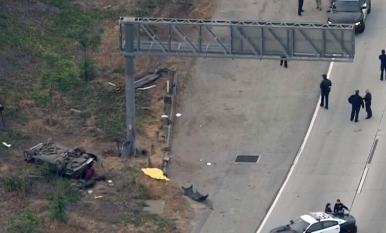 3 sospechosos de robo de automóviles mueren en un accidente de persecución policial en el Condado de Orange; Otros 2 heridos