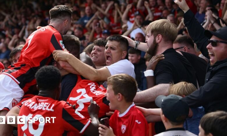 Morecambe FC derrotó a Altrincham: los fanáticos, el personal y los jugadores les apasiona ganar nuevamente Morecambe FC derrotó a Altrincham: los fanáticos, el personal y los jugadores les apasiona ganar nuevamente