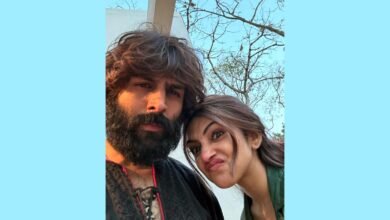 Kartik recurre a Devdas para Srilaila