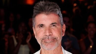 Simon Koul rara vez es visto por su hijo Eric (1) las torres en la parte superior de que los fanáticos están atónitos por ‘Mini Me’.