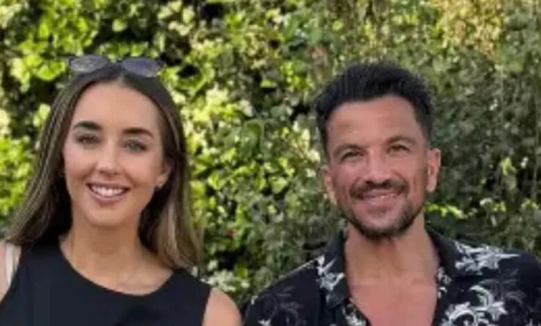 La esposa de Peter Andrea, Emily, tomó medidas contra los trolls después de fotos de la familia divisiva La esposa de Peter Andrea, Emily, tomó medidas contra los trolls después de fotos de la familia divisiva
