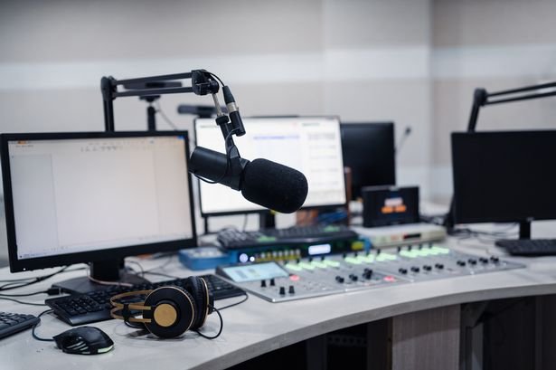 Radio Station de repente 21 años después con los anfitriones que se adiós por decir ‘despedida’