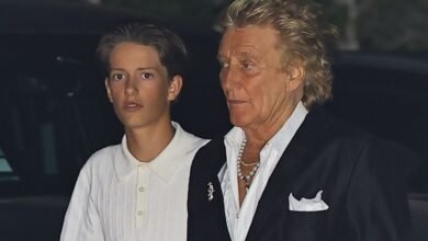 Sir Rod Stewart posa con hijos muy raramente visto en Family Night Out con su esposa Penny Lancaster