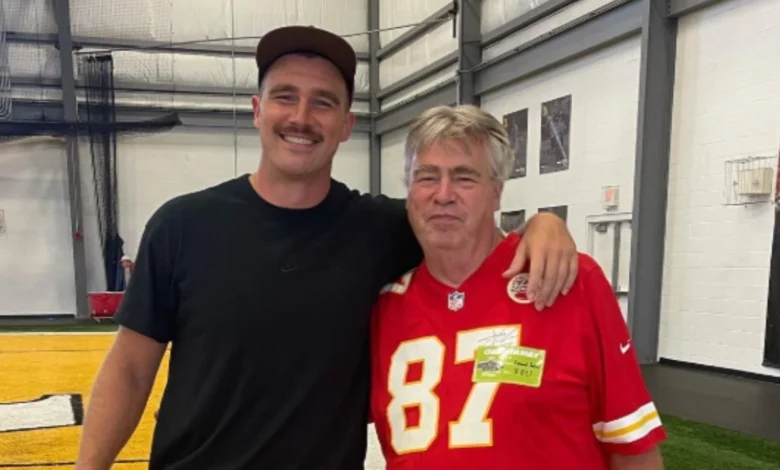 Ed Cales recuerda los momentos sonrientes entre Taylor Swift y la difunta novia Morin Maguier del juego de los Chiefs Ed Cales recuerda los momentos sonrientes entre Taylor Swift y la difunta novia Morin Maguier del juego de los Chiefs