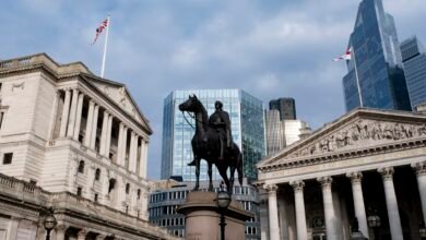 El Banco de Inglaterra reduce las tasas de interés de un 4%.