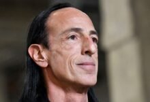 El diseñador Rick Owens está vendiendo videos de pies en Onlyfans para recaudar dinero para un refugio trans