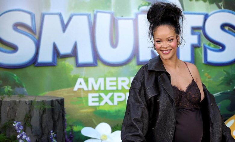 Rihanna Smurfs embarazada se une al estreno