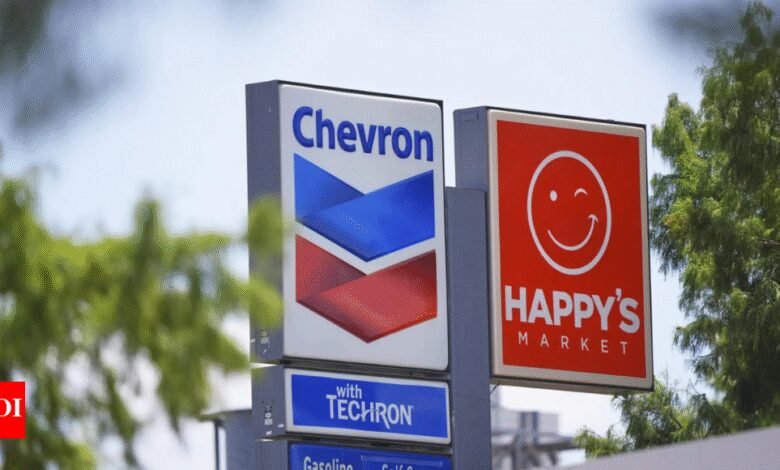 Ingresos de petróleo resbaladizos: ganancias de exón y Chefron, segundo trimestre, bajo, 4 años; Los ingresos disminuyen debido al precio del petróleo crudo.