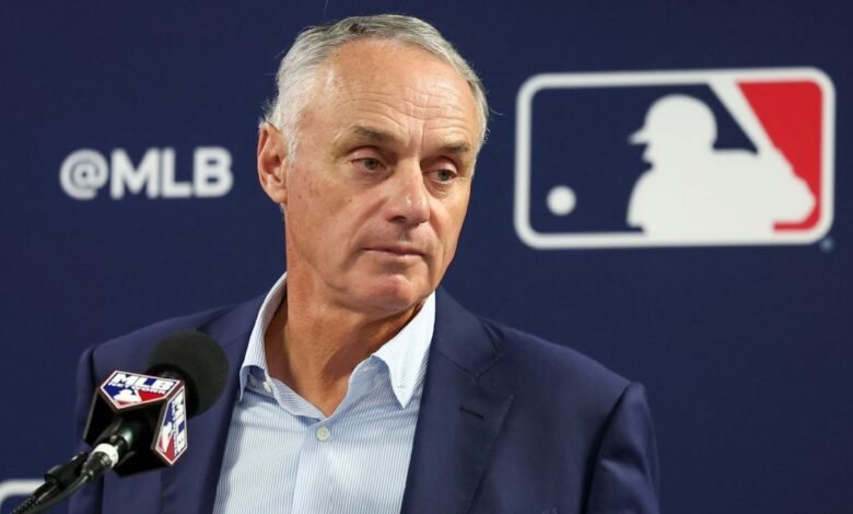 El miembro de MLB Manfred bajó la disputa de CBA con Filis Harper El miembro de MLB Manfred bajó la disputa de CBA con Filis Harper