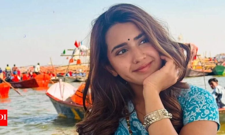 Roshni Walia: Necesitas saber todo sobre la actriz ‘Sardar 2 Son’; Comenzando de la estrella infantil a Ajay Devgan – protagonizada por Mrunal Tagore