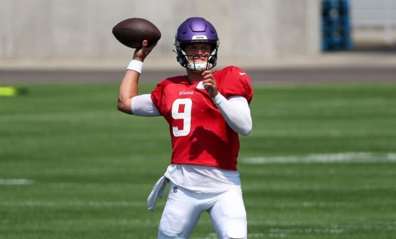 Lo bueno y malo de JJ McCarthy en el campamento de entrenamiento de Vikings