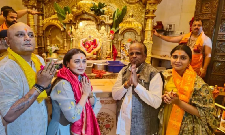 71 ° Premio Nacional de Cine: Rani Mukherjee buscó bendiciones en el templo Siddhivinayak 71 ° Premio Nacional de Cine: Rani Mukherjee buscó bendiciones en el templo Siddhivinayak