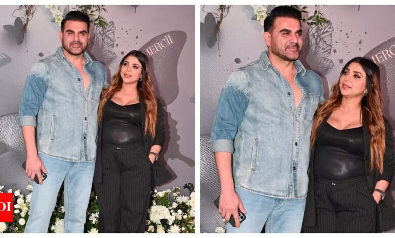 Arbaaz Khan está sonriendo porque la esposa embarazada, Seasura Khan, mostró el bulto de su bebé con su hermana Arpita Khan Sharma al celebrar su cumpleaños.