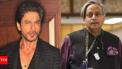 Shah Rukh Khan respondió con su firma a Shashi Tharoor, diciendo que no podía entender las palabras ‘Magnilocuente’, leída dentro. Noticias de la película hindi