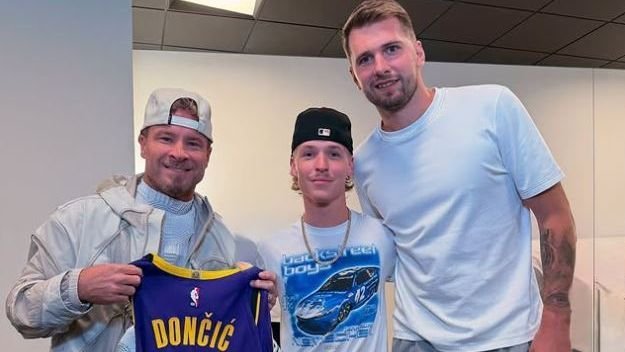 Luka Doncic Signs Extension participó en el concierto de Backstreet Boys en Las Vegas.