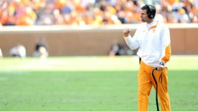 El ex entrenador de Tennessee, Derek Dooley, se postula para el Senado en Georgia