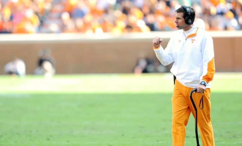 El ex entrenador de Tennessee, Derek Dooley, se postula para el Senado en Georgia