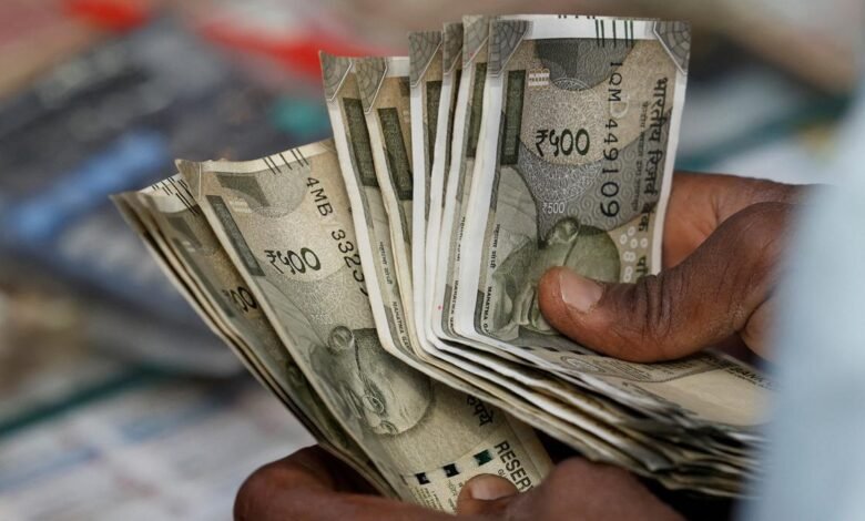 El caucho aumentó en 15 paise a 87.73 en comparación con los dólares estadounidenses en la primera fase. El caucho aumentó en 15 paise a 87.73 en comparación con los dólares estadounidenses en la primera fase.
