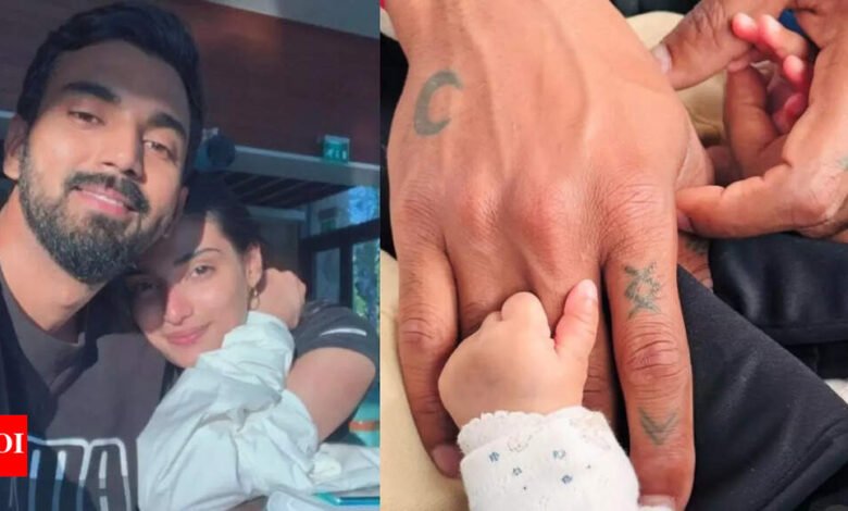 Cuando el corazón de KL Rahul se derritió, agarró el dedo y compartió la adorable imagen de su hija Ivrah; Athia Sethi, Saniel Shetty, Ranveer Singh respondieron con Love Hindi Movie News Cuando el corazón de KL Rahul se derritió, agarró el dedo y compartió la adorable imagen de su hija Ivrah; Athia Sethi, Saniel Shetty, Ranveer Singh respondieron con Love Hindi Movie News