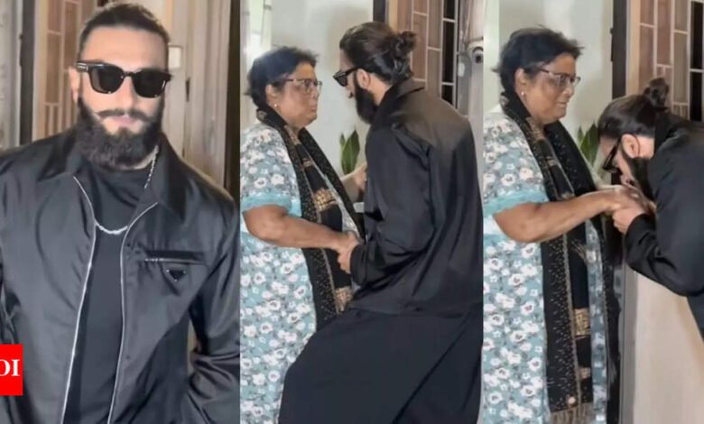 Ranveer Singh conversó con un fanático veterano después de la sesión de doblaje; Besando sus manos y haciendo su sonrisa: Fotos | Noticias de la película hindi Ranveer Singh conversó con un fanático veterano después de la sesión de doblaje; Besando sus manos y haciendo su sonrisa: Fotos | Noticias de la película hindi