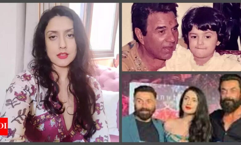 Conoce a la espectacular nieta de Dharmendra que gana en el corazón de la pantalla, por qué Sunny Deol y Bobby Deol lo han adorado aquí. Conoce a la espectacular nieta de Dharmendra que gana en el corazón de la pantalla, por qué Sunny Deol y Bobby Deol lo han adorado aquí.