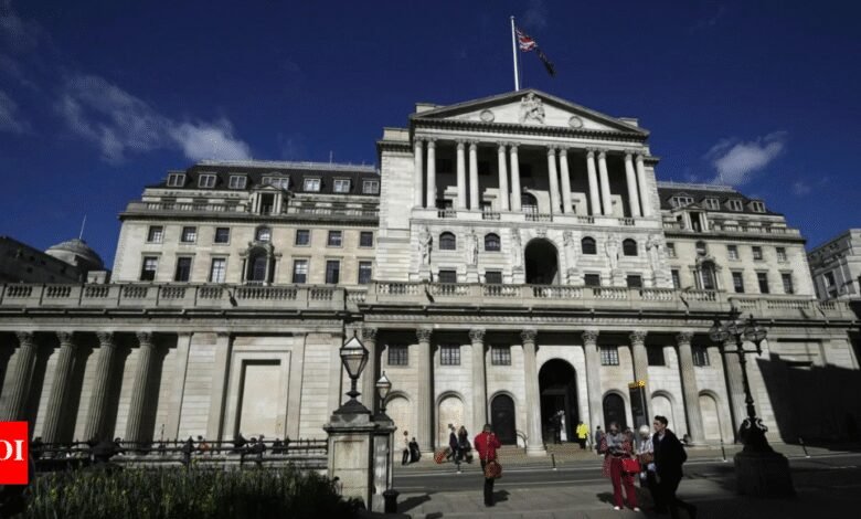 Política monetaria: la tasa de recortes del Banco de Inglaterra al 4%; Señales cautelosas aliviando por delante