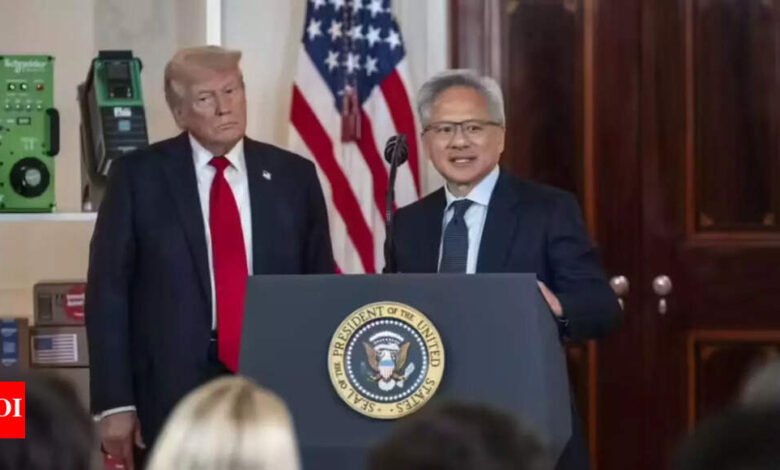 Nvidia recibió una luz verde: Estados Unidos lavó el chip a China. La compañía evitó mil millones de dólares después de la reunión del CEO y Trump. Nvidia recibió una luz verde: Estados Unidos lavó el chip a China. La compañía evitó mil millones de dólares después de la reunión del CEO y Trump.
