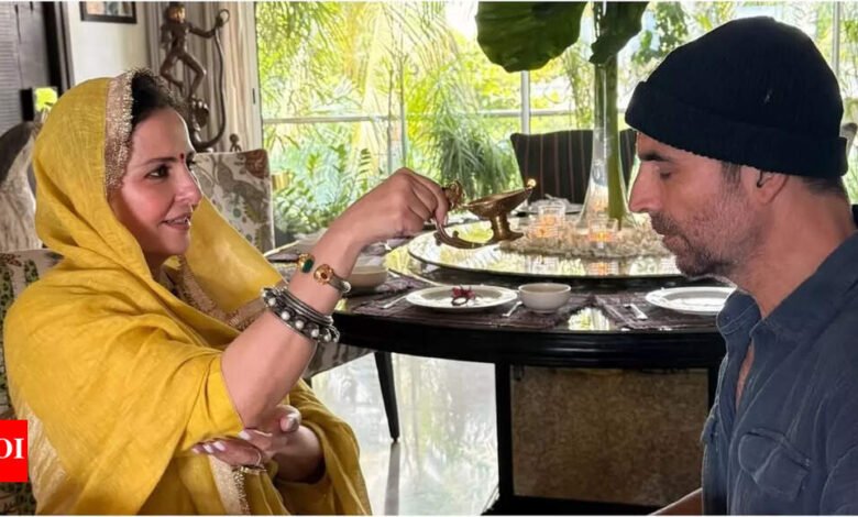 Akshay Kumar celebra a Rakhan Bandhan con su hermana Alaka Bhatia y Warda Khan Nadiyadwala, las fotos adentro. Noticias de la película hindi Akshay Kumar celebra a Rakhan Bandhan con su hermana Alaka Bhatia y Warda Khan Nadiyadwala, las fotos adentro. Noticias de la película hindi