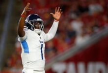 Titans Novato QB Cameron Ward LED TD Drive cuando se lanza